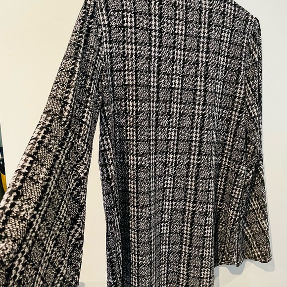 MK FLARE SLEEVES TOP - Picture 7 of 7